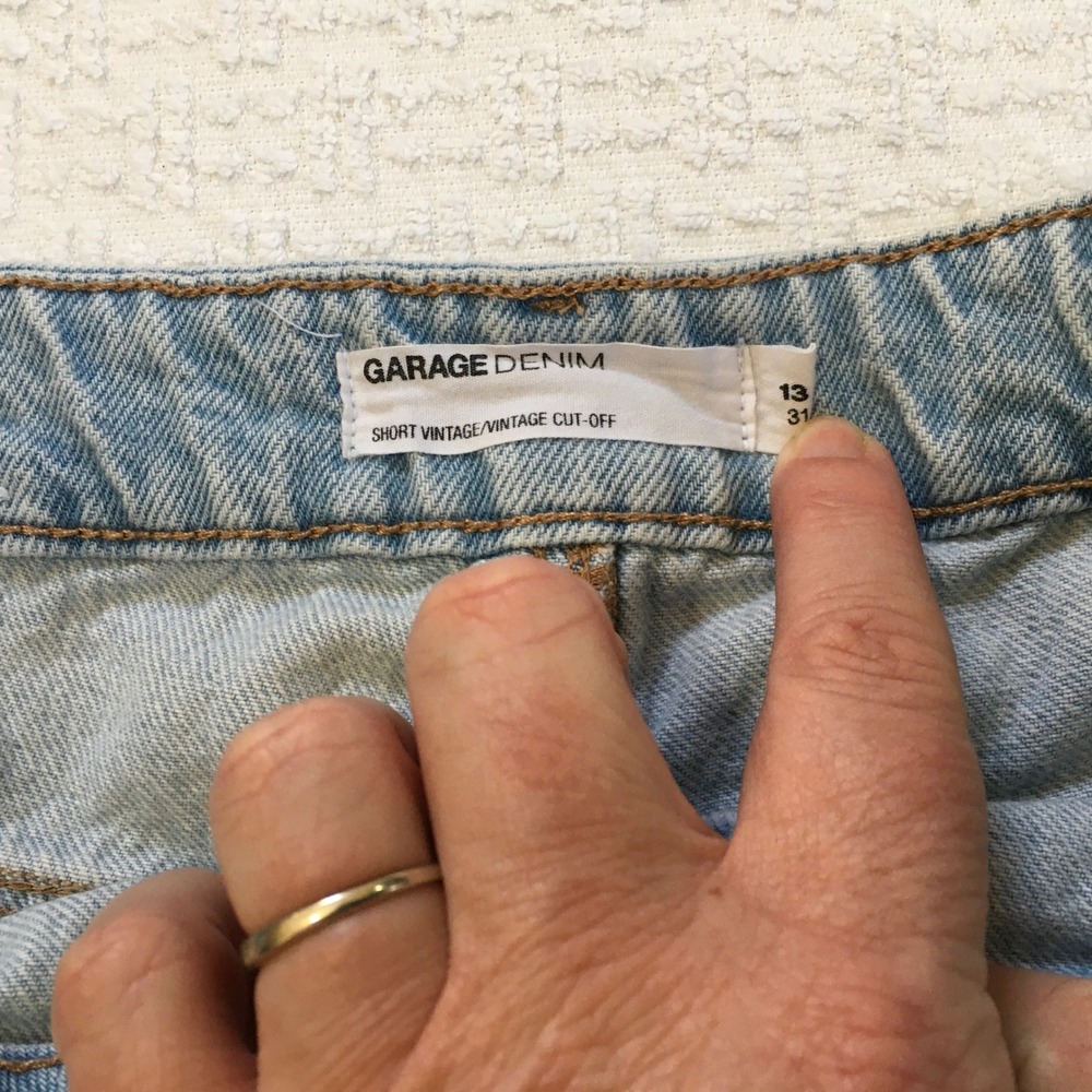 Garage Denim Light Wash Distressed Cut Off Jean‎ Shorts Women's Size 13 - Picture 2 of 6